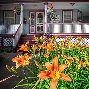 Holden House 1902 Bed & Breakfast Inn